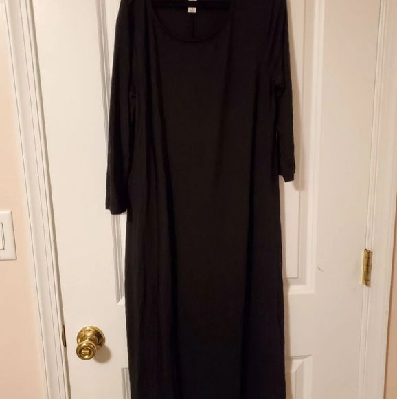 Black Crewneck Midi Dress - Picture 2 of 2